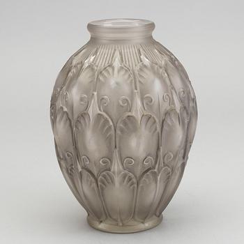 CHARLES GRAFFART OCH RENÉ DELVENNE, a signed Girofla Luxval glass vase for Val St Lambert ca 1935.