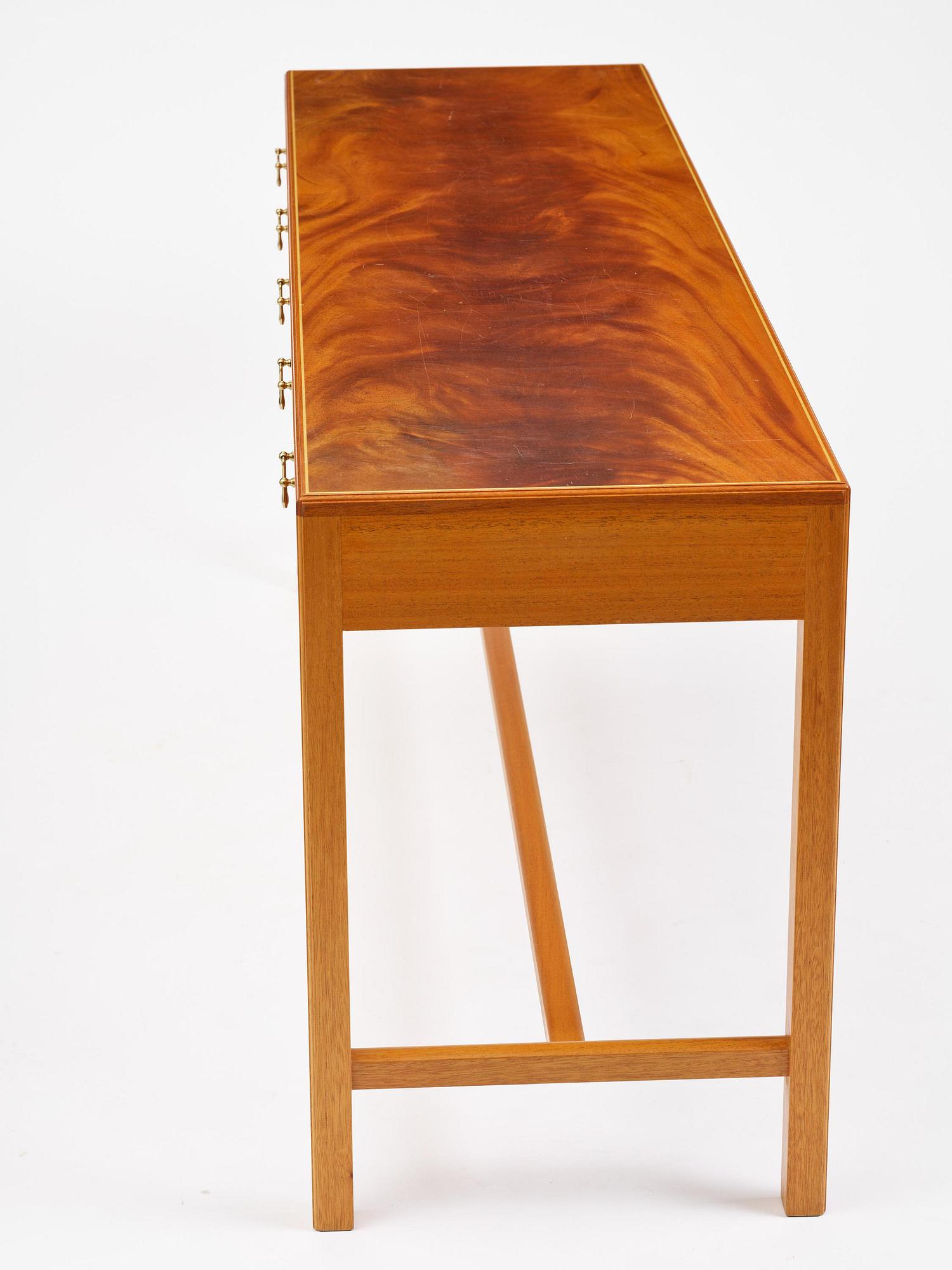 Josef Frank, sideboard, modell 821, Firma Svenskt Tenn, efter 1985.
