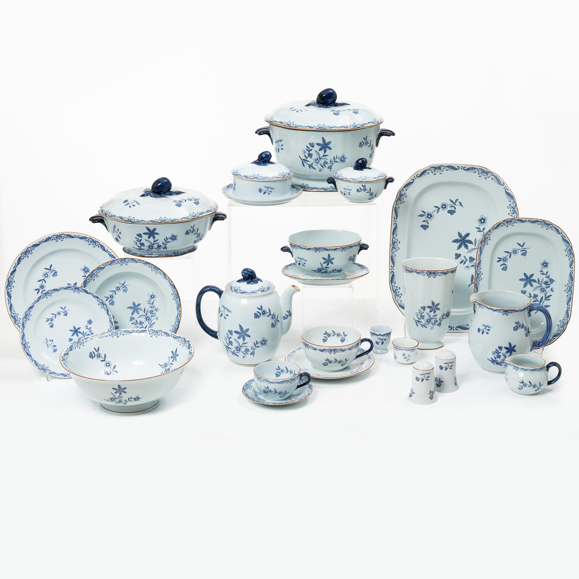 Matservis, 75 delar, "Ostindia", Rörstrand, samt en kinesisk tallrik, exportporslin, mönsterförlaga till "Ostindia".