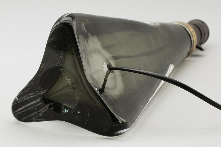 BORDSLAMPA, glas, Carl Fagerlund, Orrefors, RD 1319, 1900-talets andra hälft.
