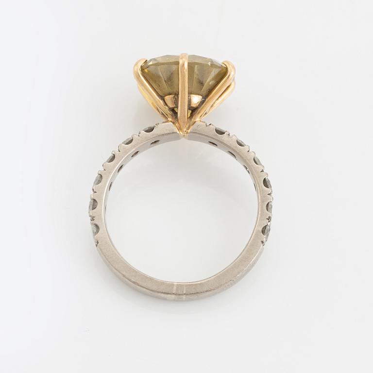 Ring med gul färgbehandlad briljantslipad diamant 6,20 ct, Patrik af Forselles.