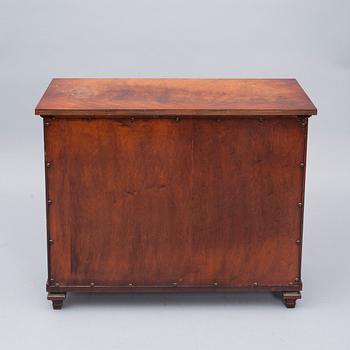 BOKSKÅP, directoire-stil, 1900-talets senare hälft.