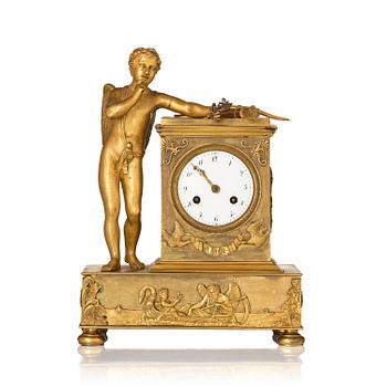 138. A French Empire ormolu mantel clock, early 19th century.