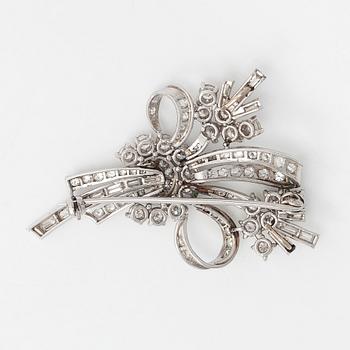 A Platinum brooch/pendant, with brilliant- and baguette-cut diamonds totaling approx. 4.10 ct. With SJL certificate.