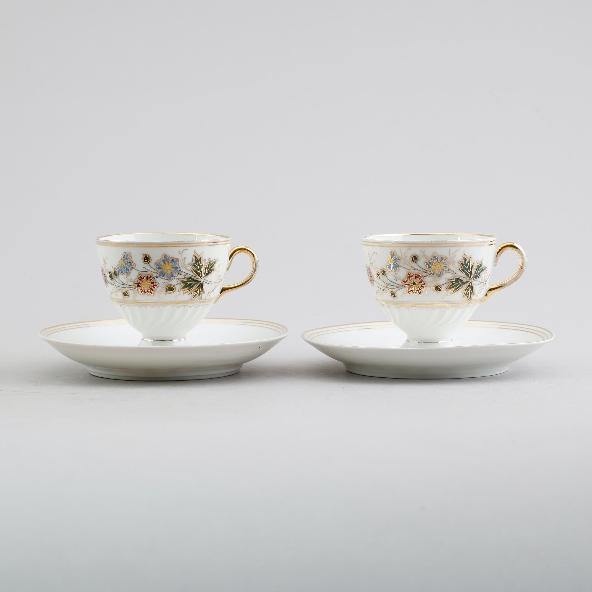 KAFFEKOPPAR, 11 st med 10 fat, porslin, sannolikt Tyskland, 1900-talets första hälft.