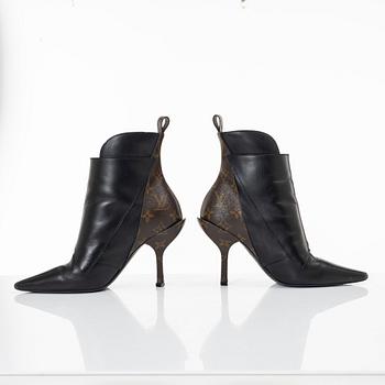 Louis Vuitton, ankle boots, "Monogram Janet Ankle Boots", size 37.
