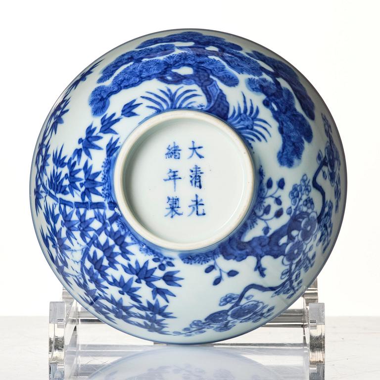 Skål, porslin, Qingdynastin, med Guangxus märke och period (1875-1908).