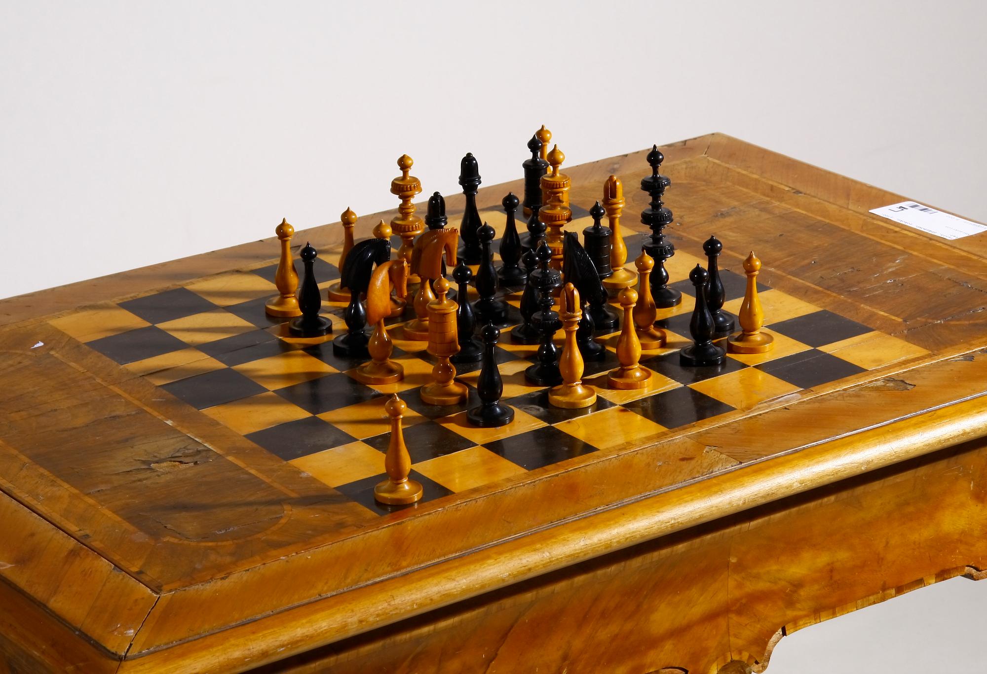 SPELBORD, rokoko, 1700-tal.