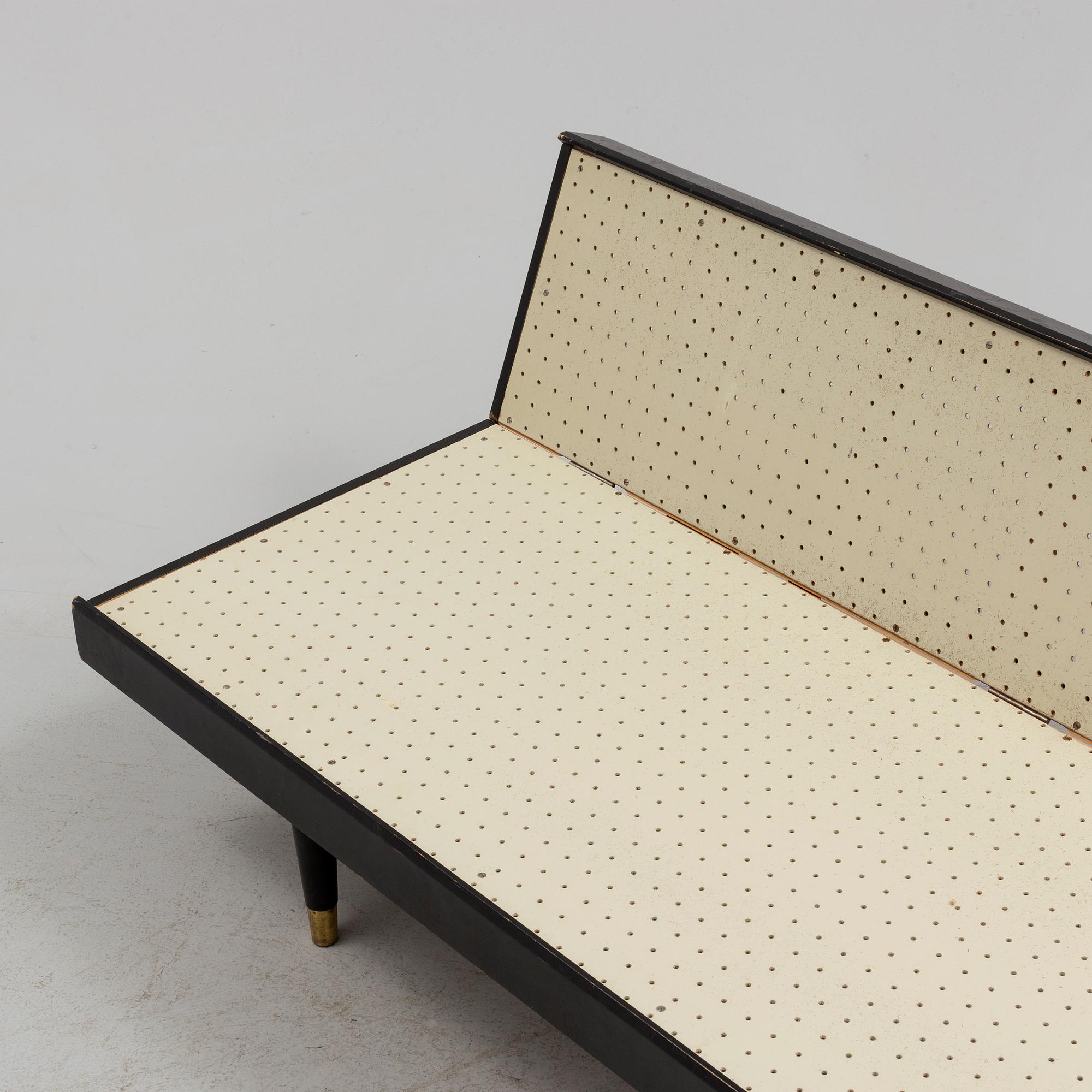 A mid 20th century daybed / sofa by Nordiska Kompaniet.