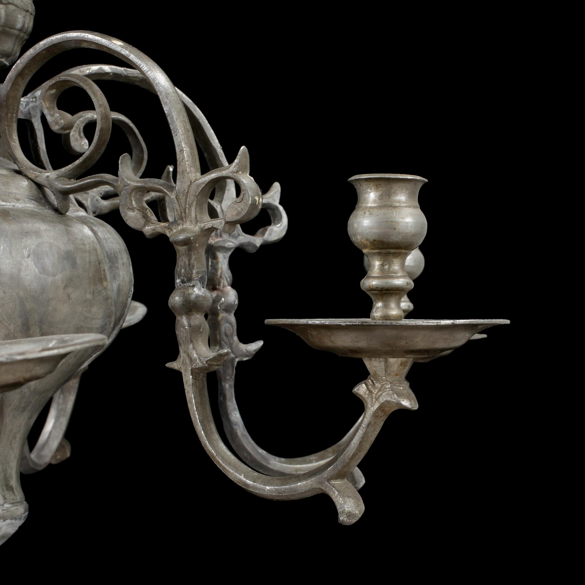 LJUSKRONA, barock, 1700-tal. H 63 cm.