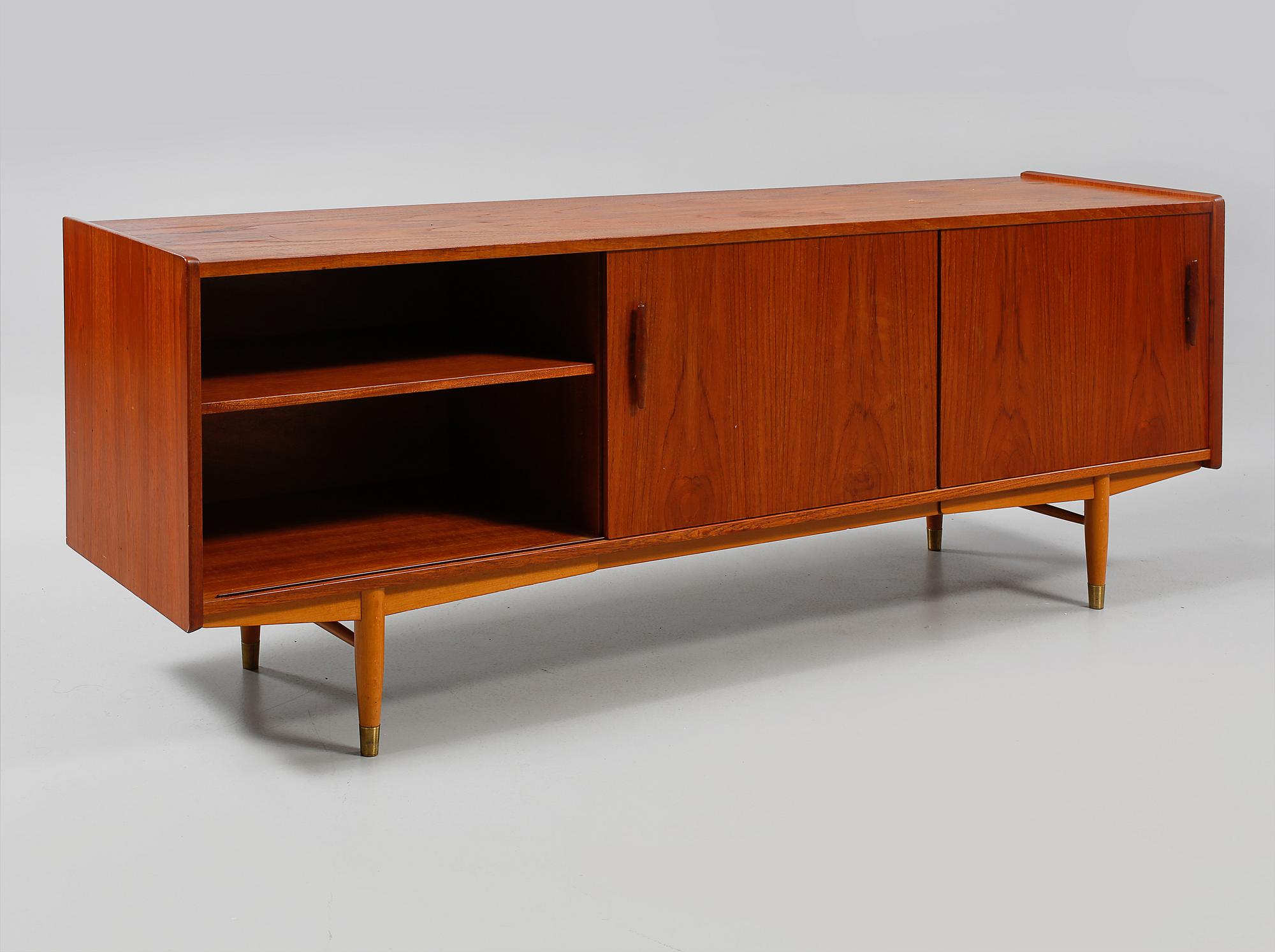 SIDEBOARD, P.S. Heggen, Nordfjordeid, Norge 1900-talets andra hälft.