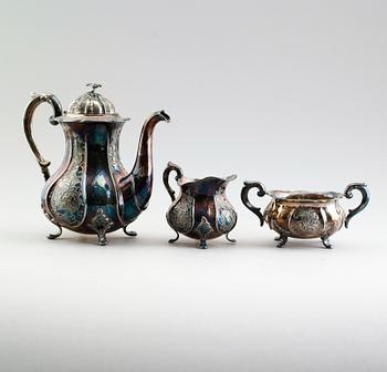 KAFFESERVIS, 3 delar, silver, svenska importstämplar, 1900-talets första hälft. Vikt ca 1105 gram.