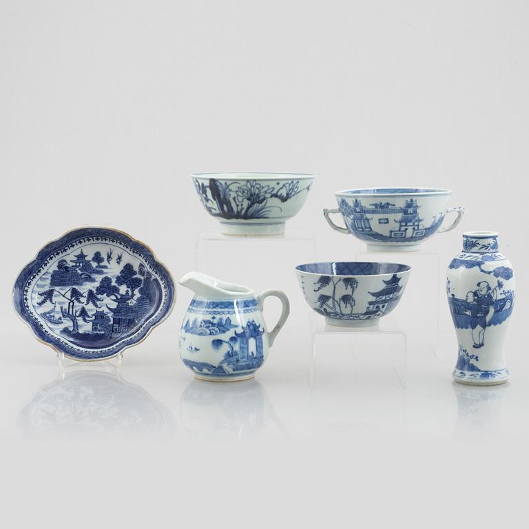 Six pieces of blue and white porcelain, China, Qing dynasty, late 18th-19th century.