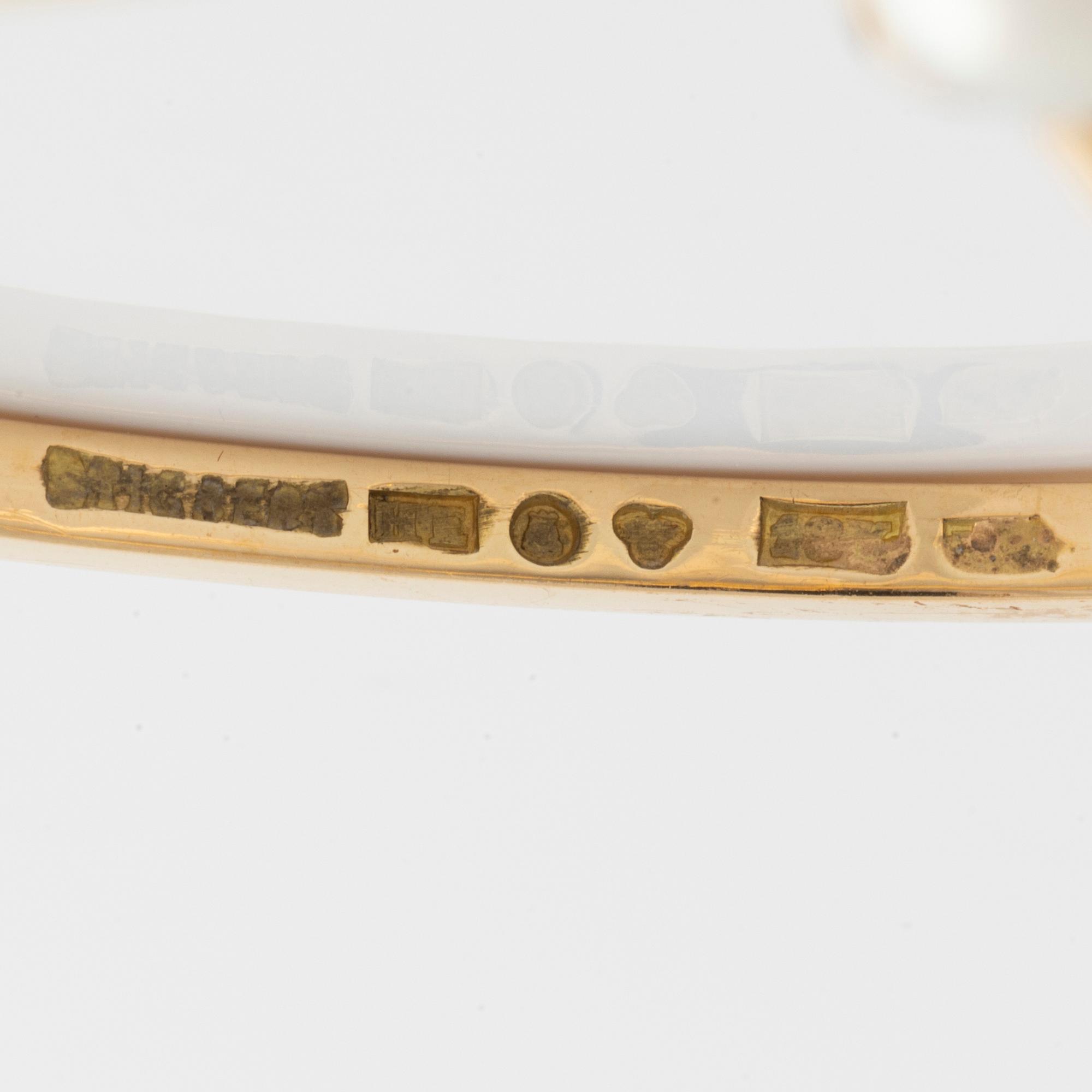 Bracelet 18K gold with a cultured pearl, Stigbert.