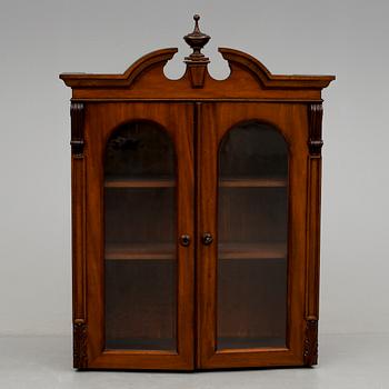HÄNGSKÅP, nyrenässans, 1800-talets slut.