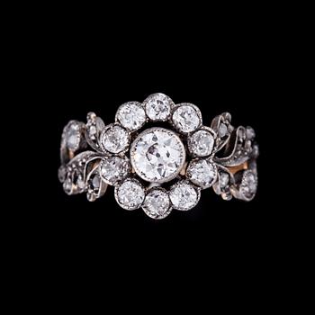 RING, 18K guld, diamanter. Vikt ca 3,4 g.