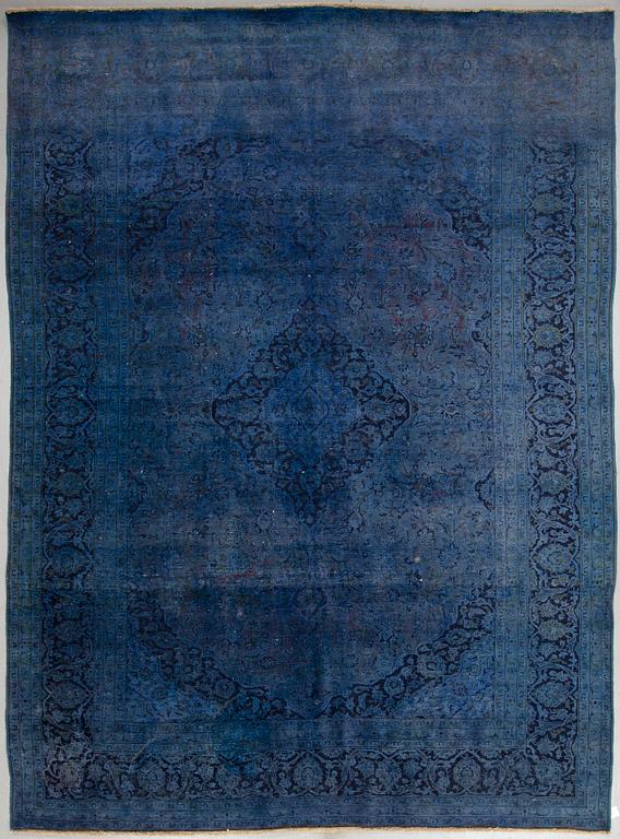An oriental carpet, ca 408 x 299 cm.