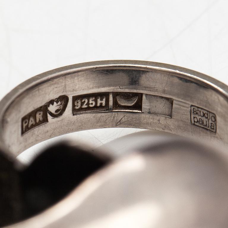 Paula Häiväoja, Ring, sterlingsilver. Pentti Roos/Studio Paula, Helsingfors.