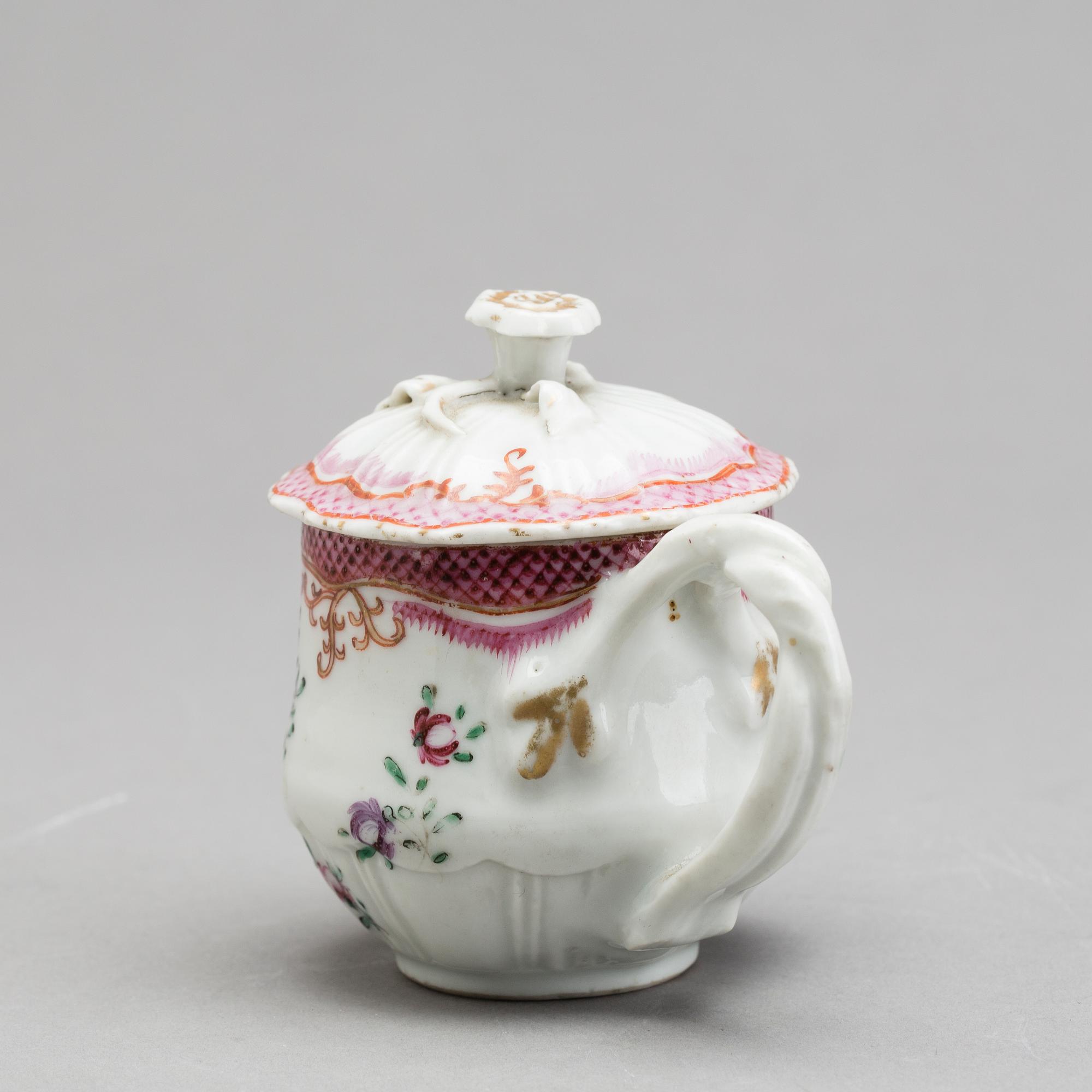 CREMEKOPP, porslin, Qingdynastin, Kina. 1700-tal.