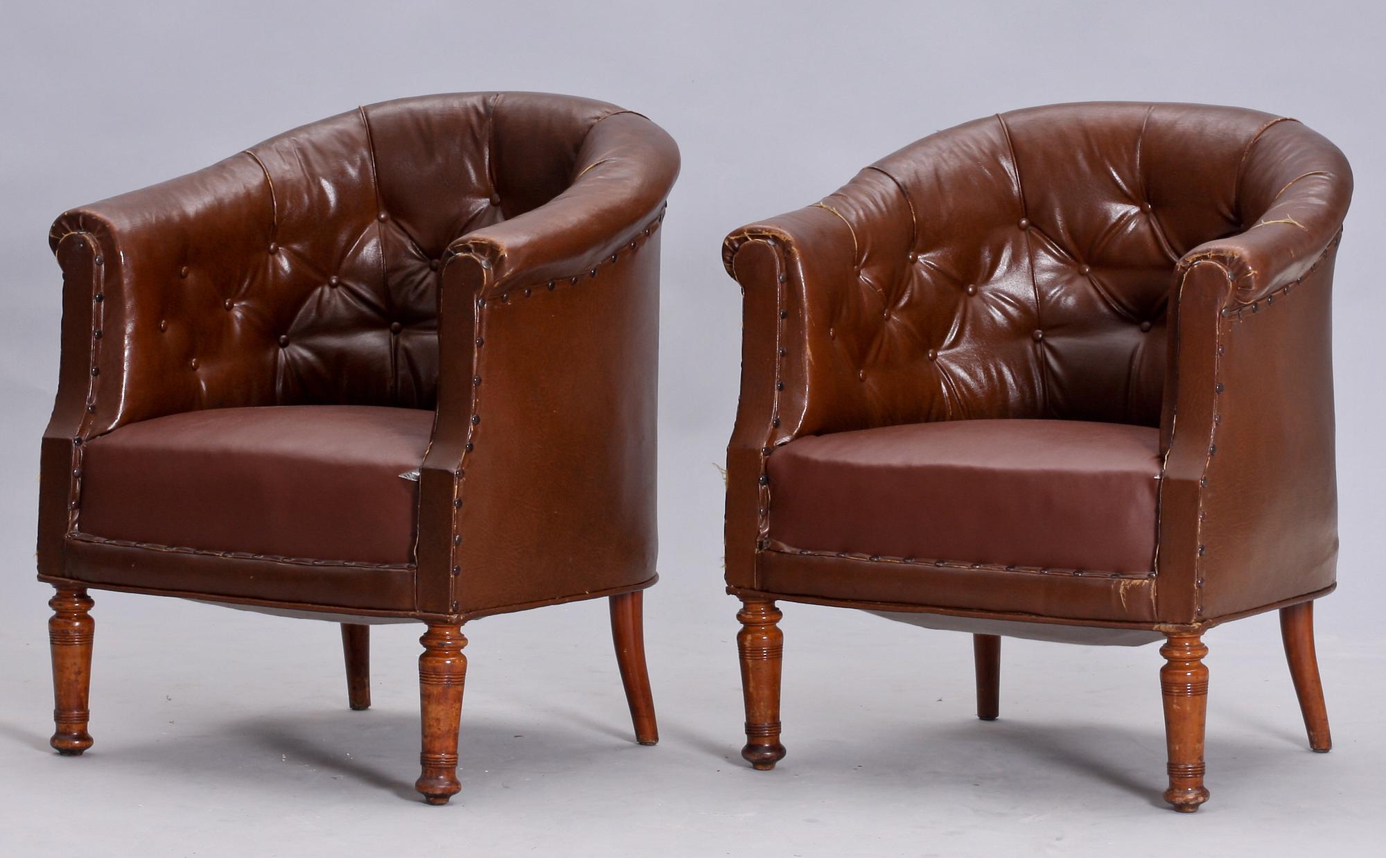 CLUBFÅTÖLJER, ett par. 1900-talets mitt.