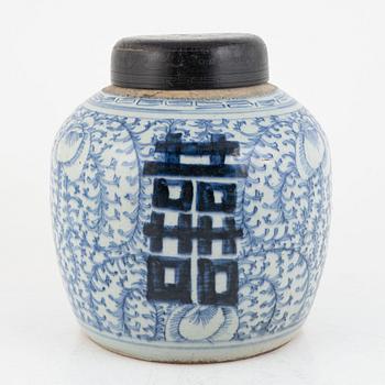 Bojan / kruka med trälock, porslin, Kina, Qingdynastin 1800-tal.