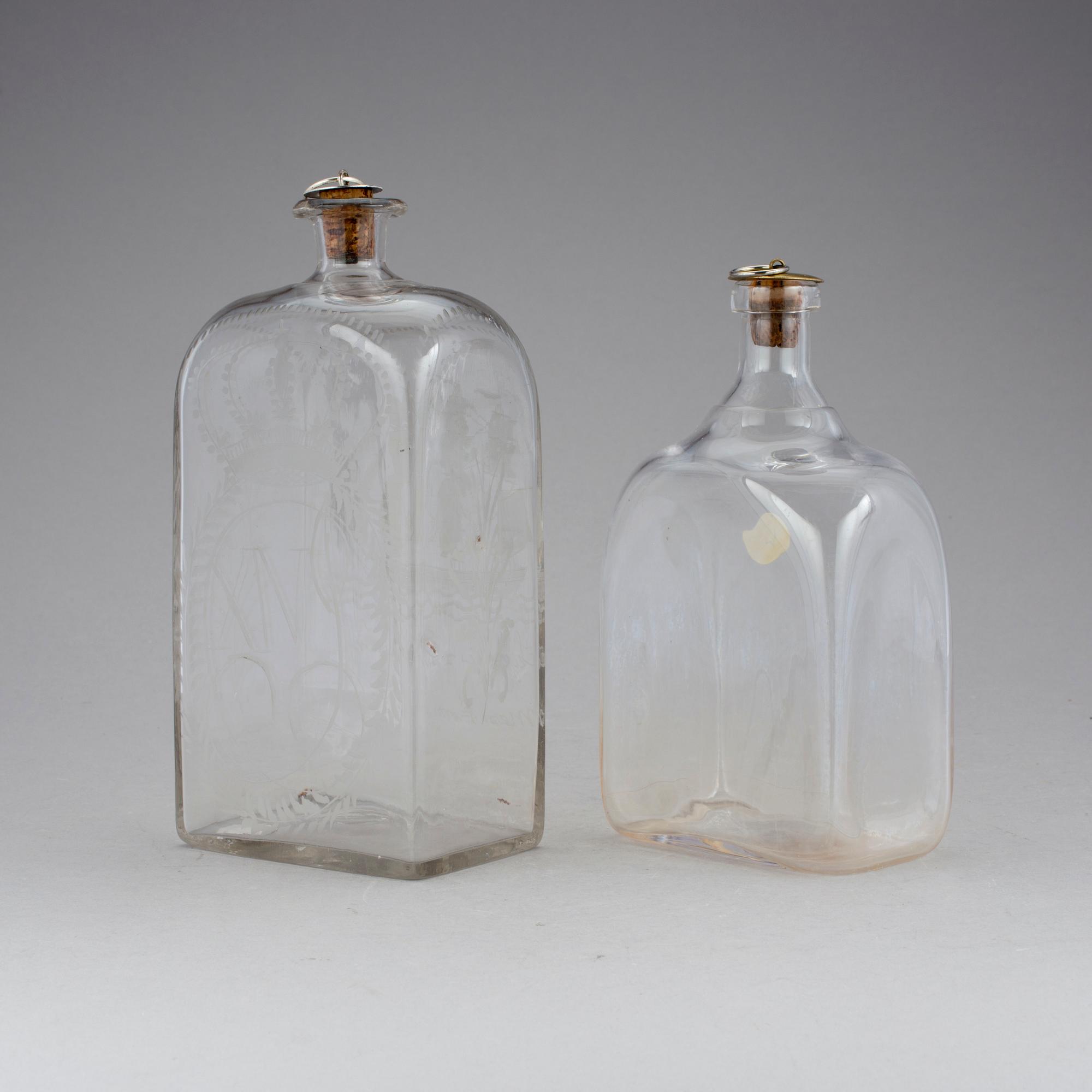 BRÄNNVINSFLASKOR, glas. 1800-/1900-tal.