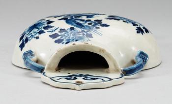 A blue and white wall-vase, late Qing dynasty, 19th Century.