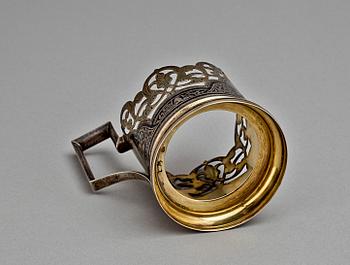 TEGLAS med HÅLLARE, silver, Ryssland/Sovjetunionen, 1900-talets första hälft. Hållarnas vikt ca 363g.