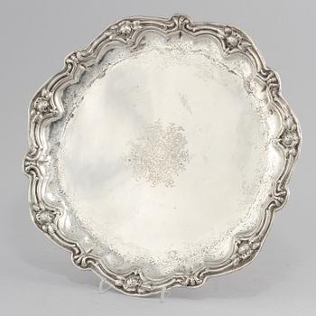 BRICKA, silver, importstämplad, 1900-tal. Vikt 915 g.