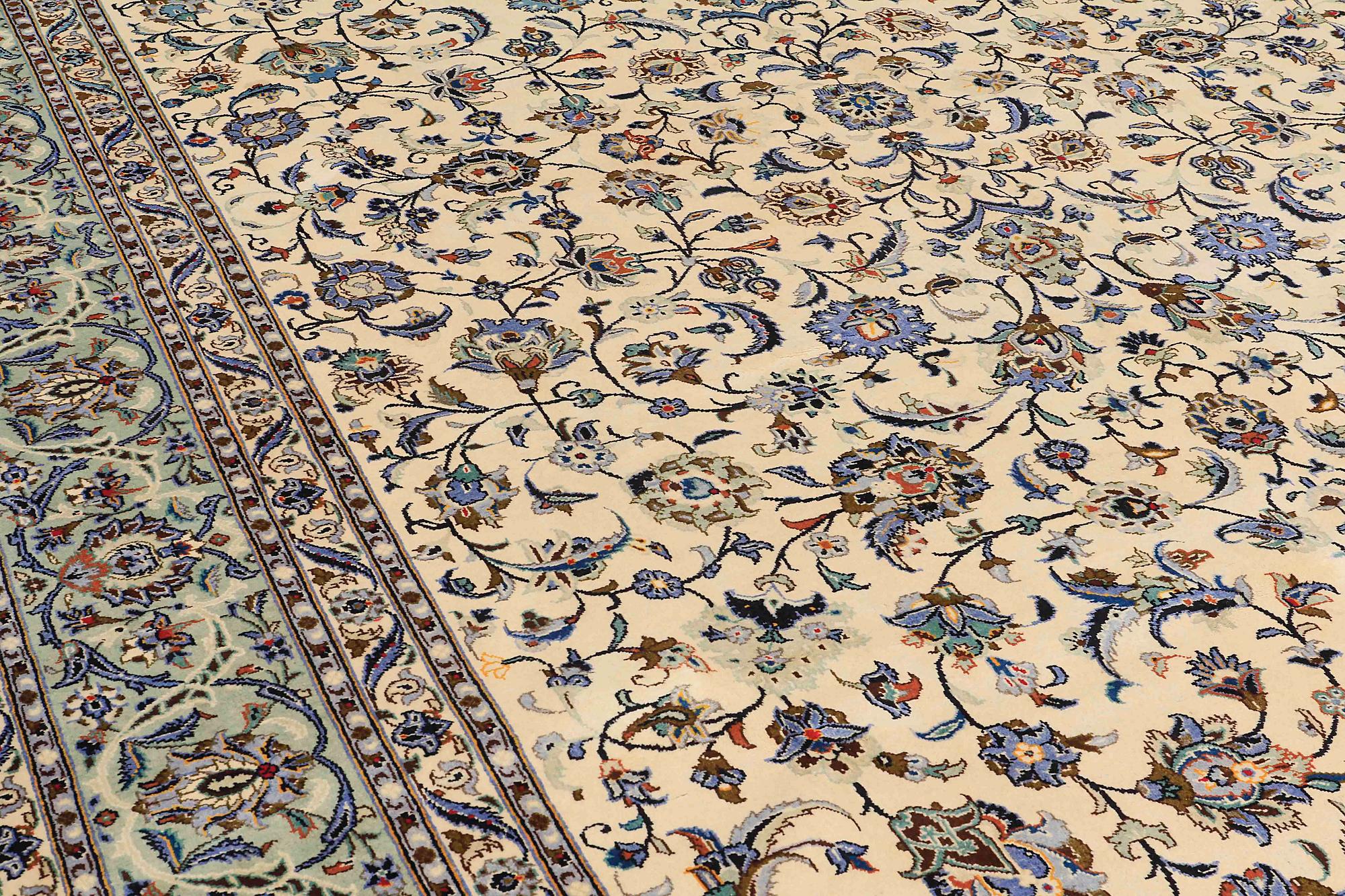 A carpet, Kashan, ca 474 x 320 cm.
