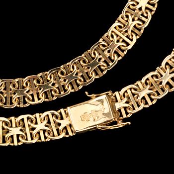 COLLIER, 18 k guld, x-länk, Svenska Guldvaruaktiebolaget T Be, Stockholm, 1963. Vikt ca 43 g.