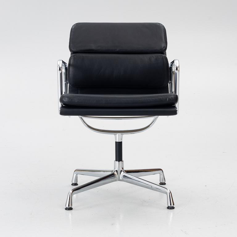 Charles & Ray Eames, Office chair, “EA208 Soft Pad Chair”, Vitra.