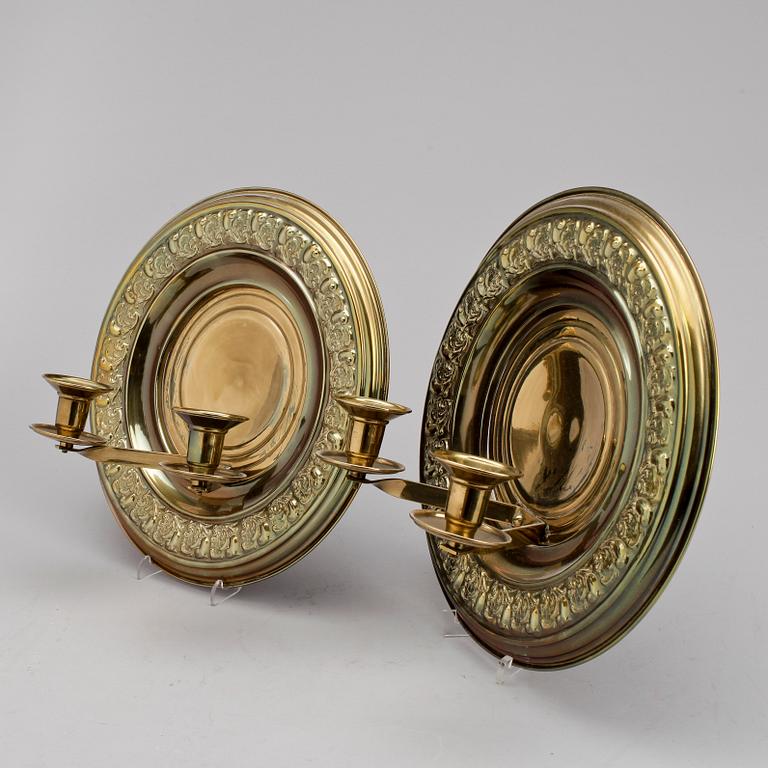 LJUSPLÅTAR, ett par. Mässing. 1900-tal.