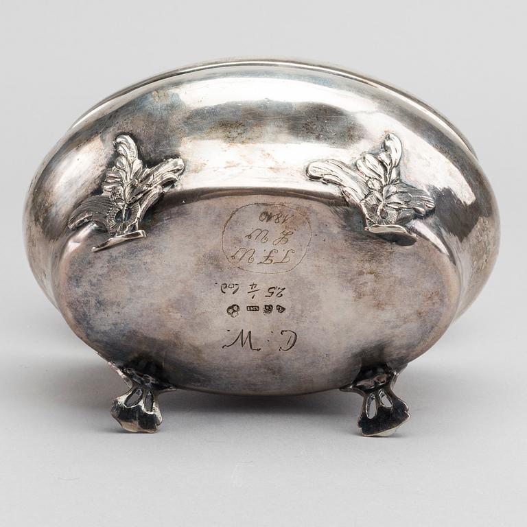 A Swedish silver sugar bowl mark of J Malmstedt Gothenburg 1783, weight ca 331 gr.