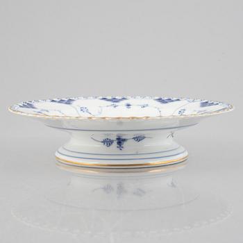 A 'Blue Fluted Full Lace' / 'Musselmalet' porcelain centerpiece dish, Royal Copenhagen, 19th century.