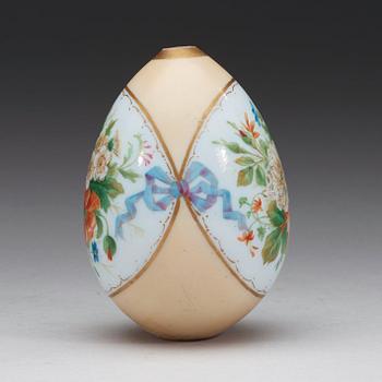 ÄGG, porslin. Ryssland, 1800-tal.