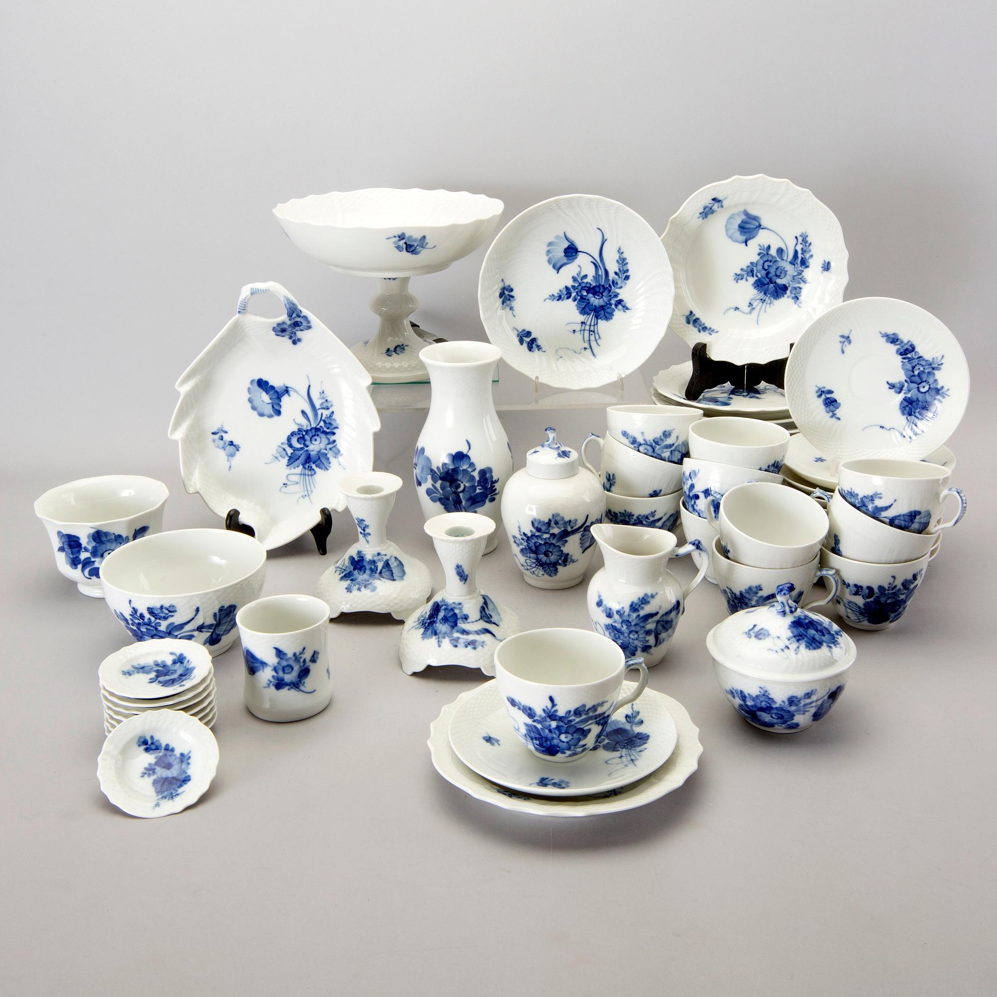 Royal Copenhagen, dinner service "Blue flower", 43 pcs Denmark mid / second half of the 20th century.