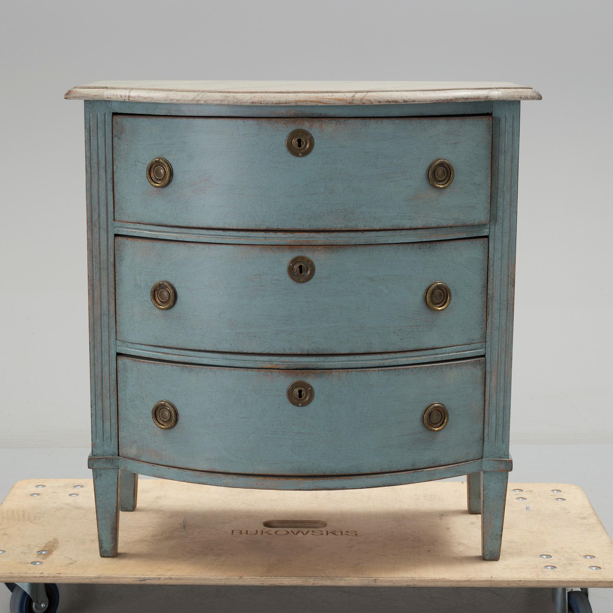 BYRÅ, gustaviansk stil, tidigt 1900-tal.