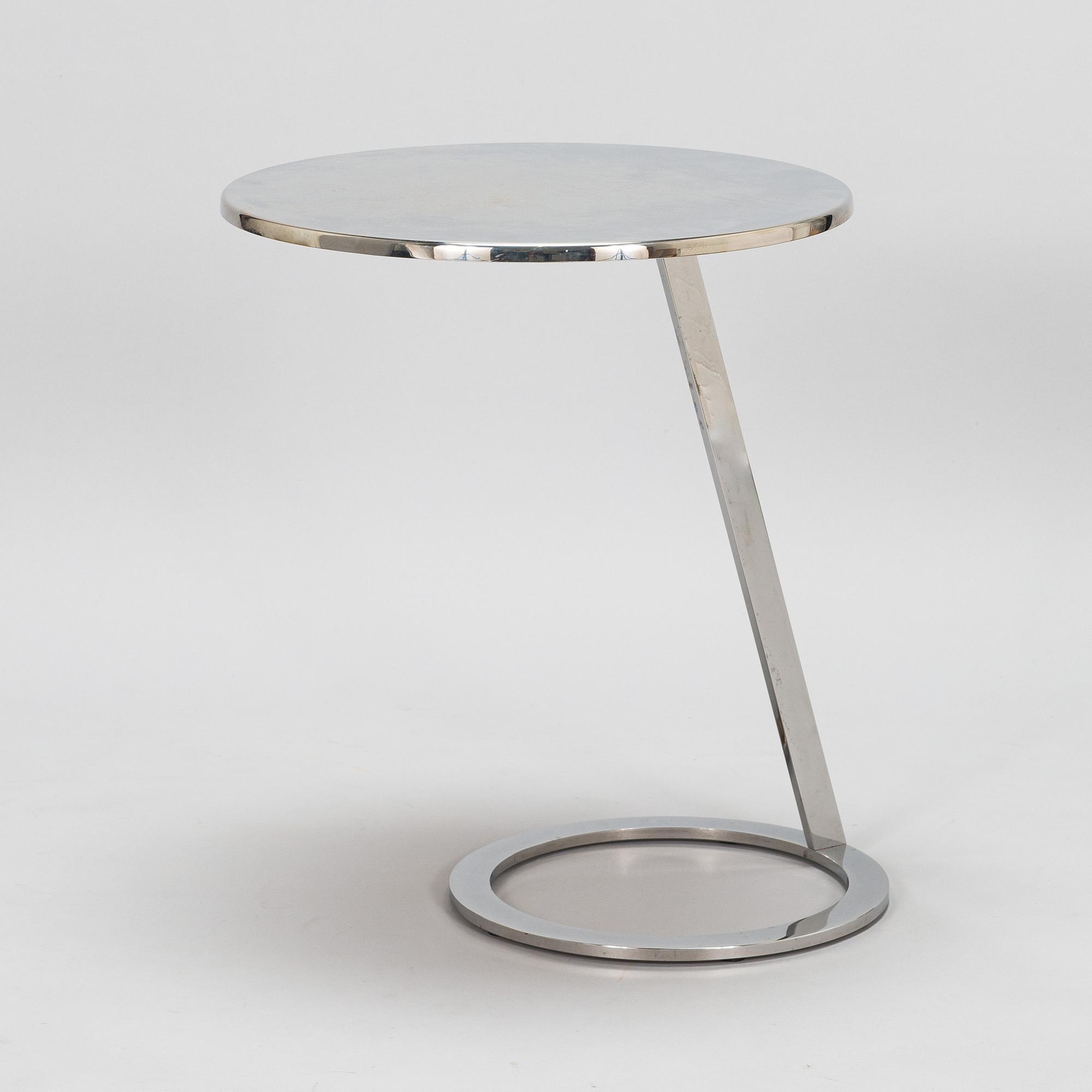 Alban-Sébastien Gilles, sidobord, "Good Morning", Ligne roset, Frankrike. Modellen formgiven 2002.