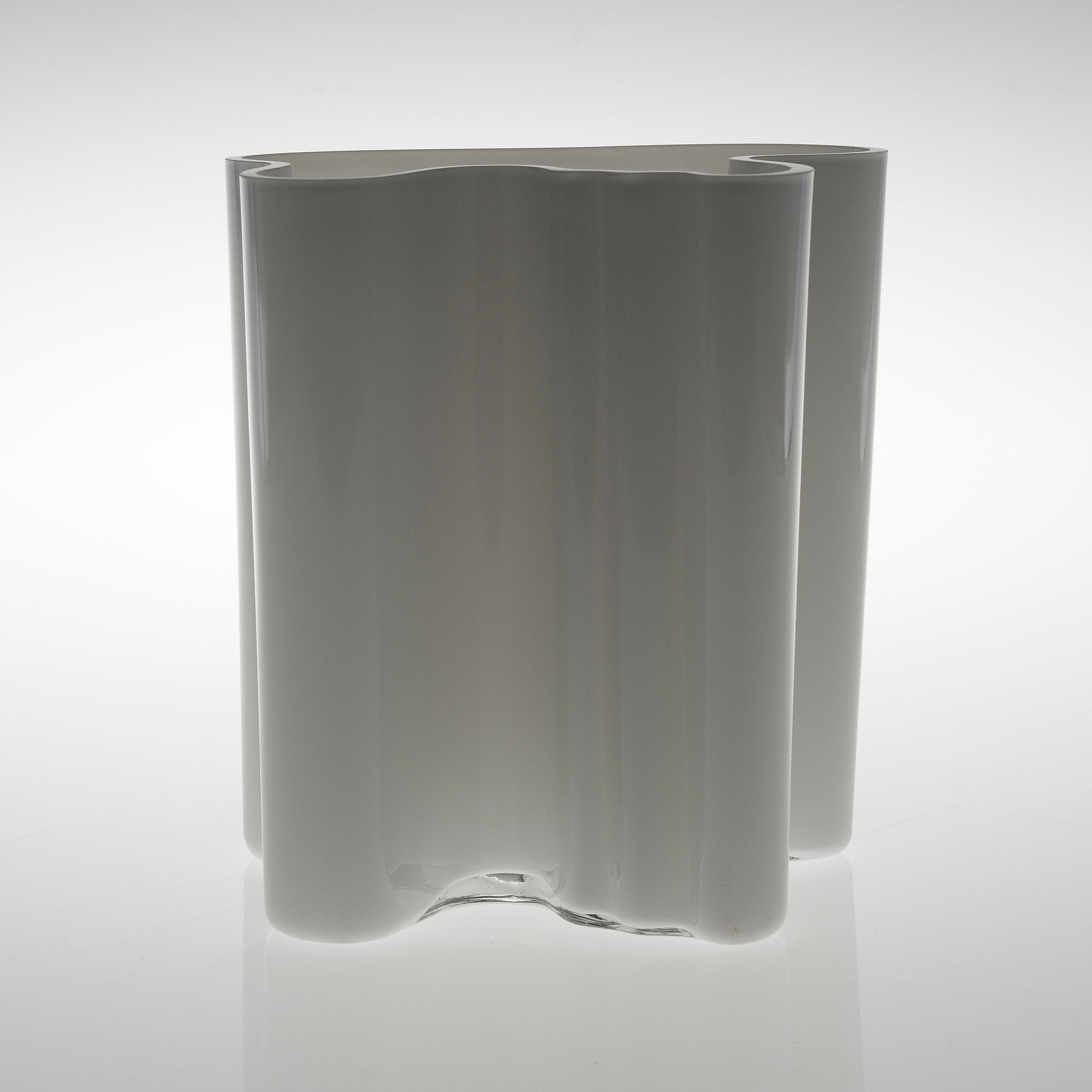AN ALVAR AALTO GLASS VASE, signed Alvar Aalto, 3031.