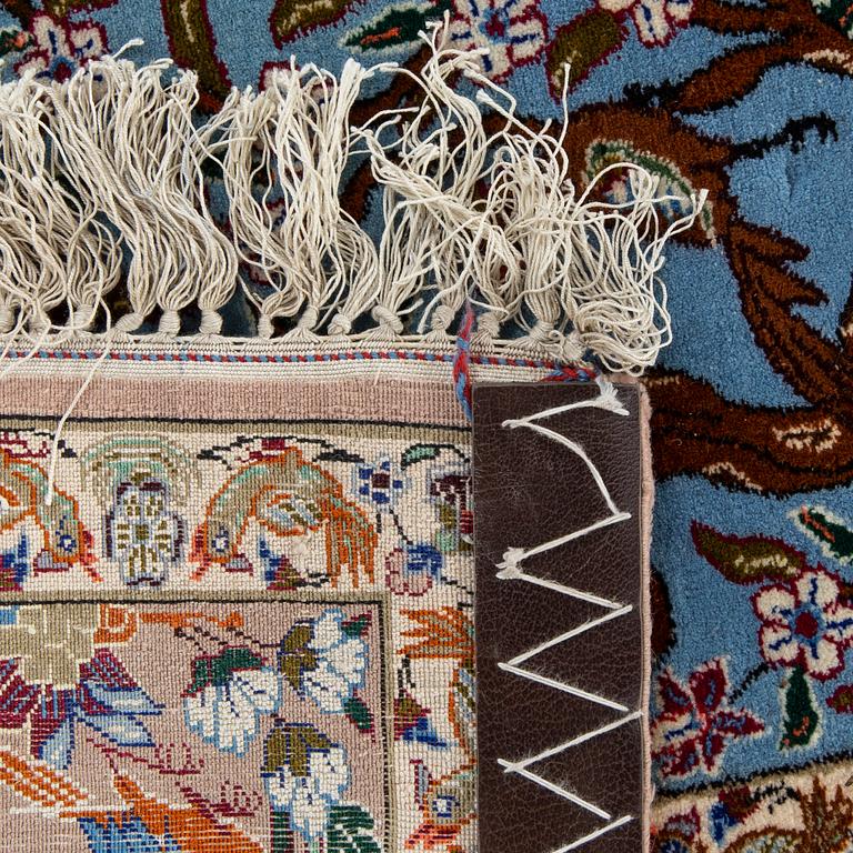 An old /semiantique opart silk Isfahan carpet ca 172 x 112 cm.