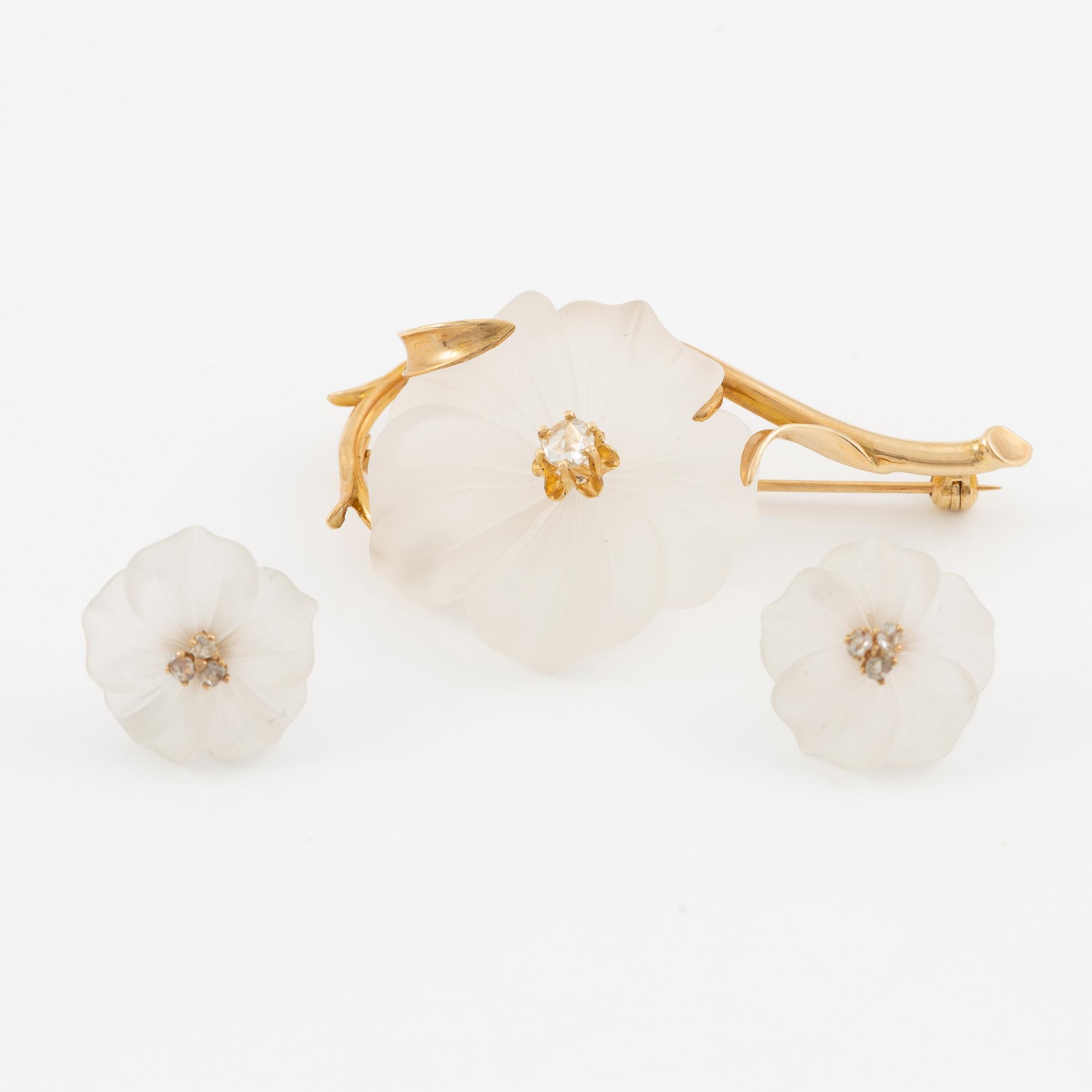 Brooch and earrings, floral, 18K gold with carved rock crystal and rose-cut diamonds.