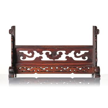 A carved Chinese hardwood stand for a table screen, Qing dynasty.