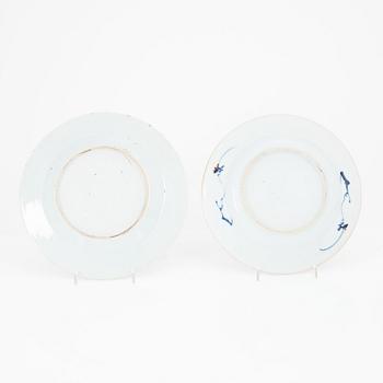 Tallrikar, 2 st, kompaniporslin, Kina, Qing dynastin, Qianlong (1736-95).