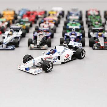 MODELLBILAR, 30 st, bla minichamps, 1900-talets senare del.