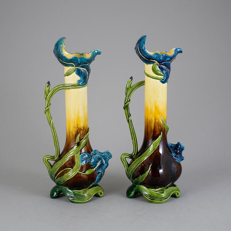 VASER, ett par, flintgods, Art nouveau, Julius B Dressler, omkring sekelskiftet 1800/1900-tal. Stämpelsignerade under.