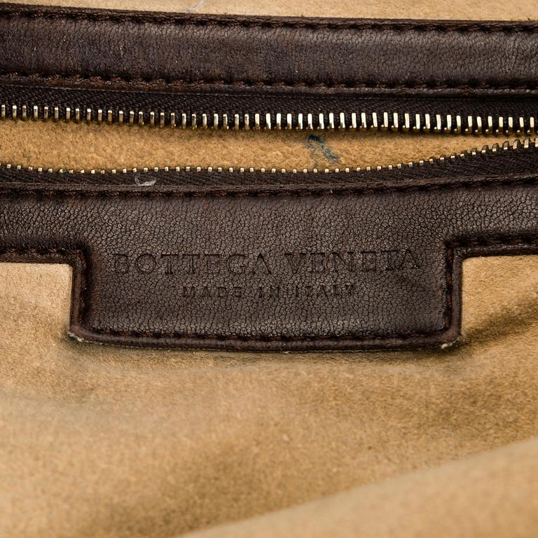 BOTTEGA VENETA, a dark brown leather 'Veneta' bag.