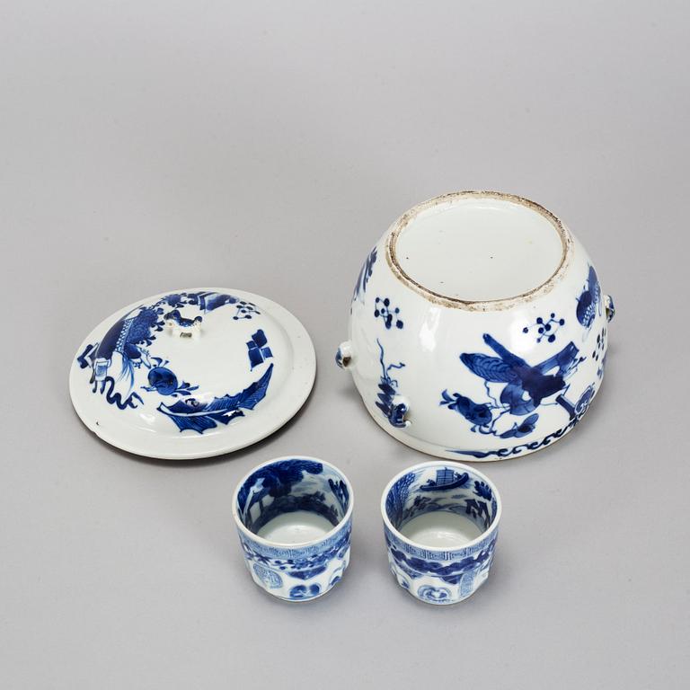 A group of blue and white and famille rose porcelain objects, Qing dynasty, Qianlong and late 19th century.