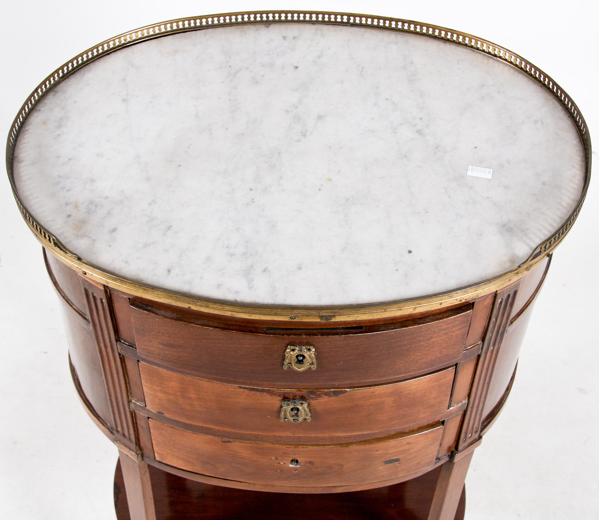 BYRÅ, Louis XVI-stil. 1900-tal.