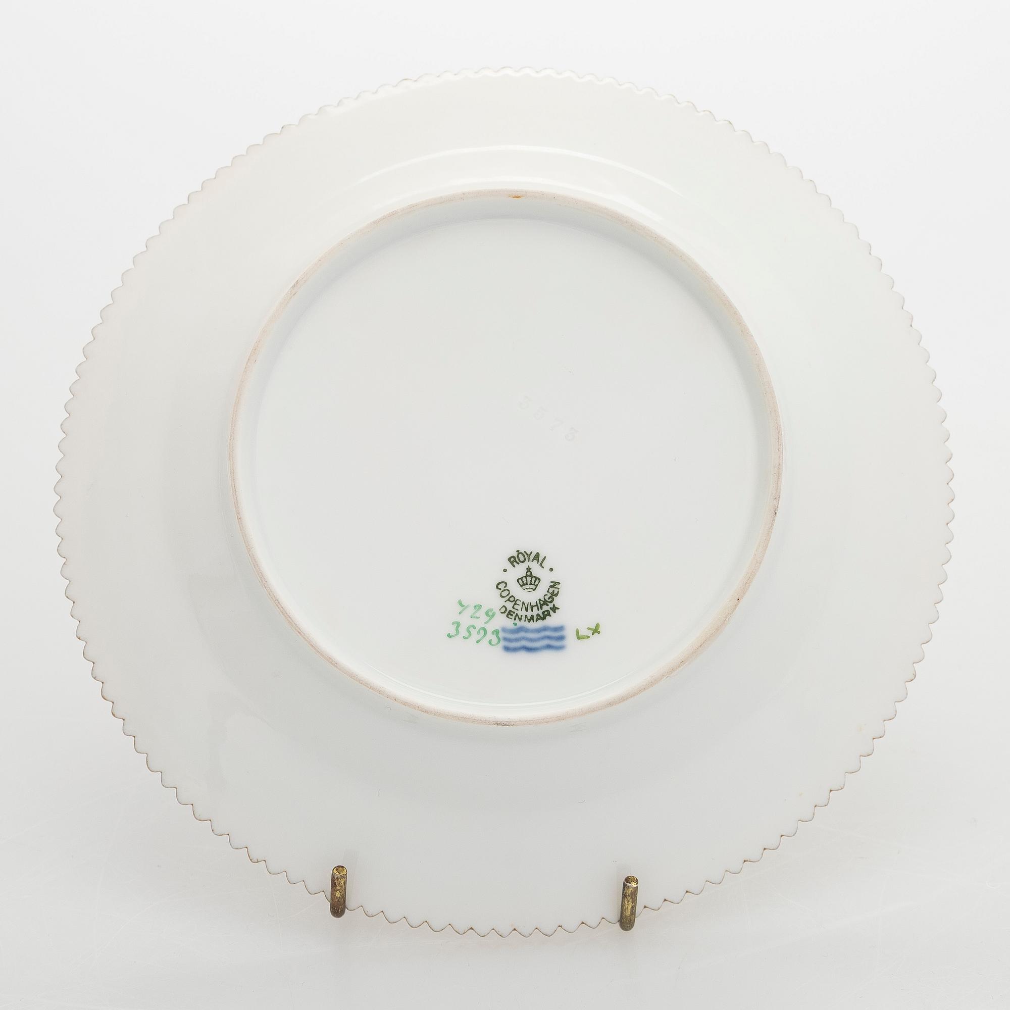 Royal Copenhagen, Dish / plate, porcelain, "Flora Danica", 1936.